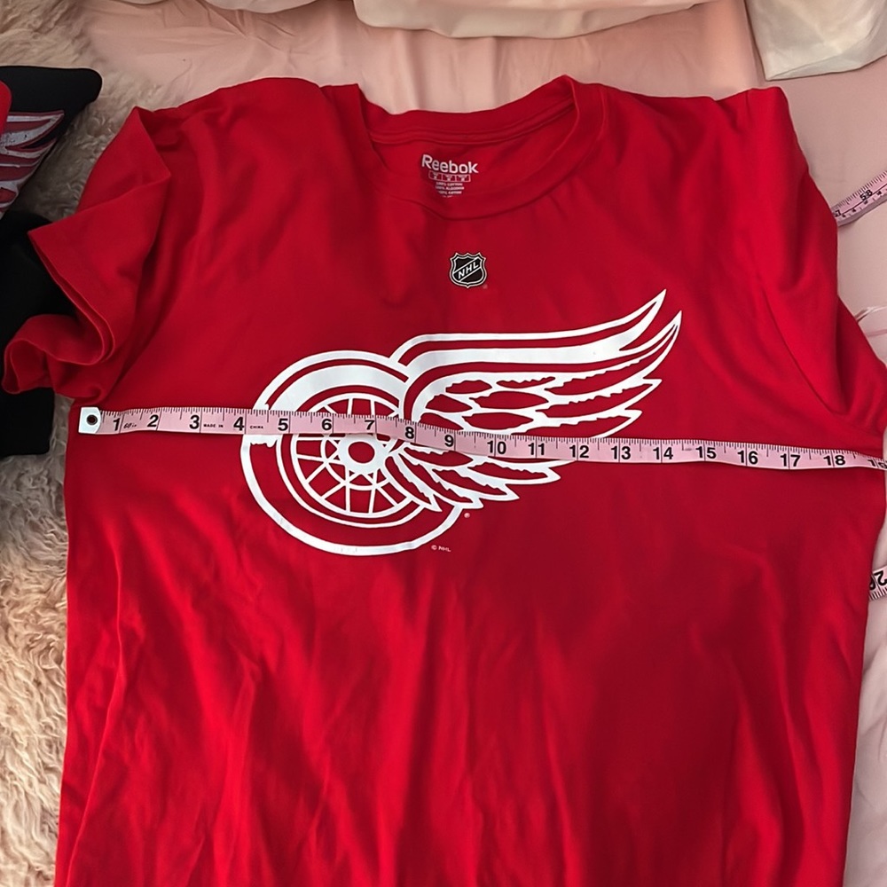 LARKIN  T-Shirt  Sz M